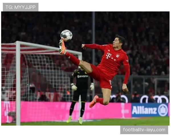 莱万国王杯决赛破门建功,助球队夺冠状态回暖引期待 莱万国王杯决赛破门建功,助球队夺冠状态回暖引期待