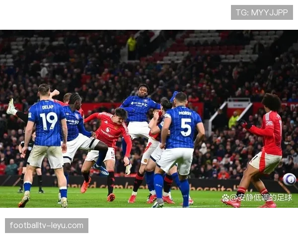 曼联进攻组织混乱问题持续影响球队表现,走势变化显现 曼联进攻组织混乱问题持续影响球队表现,走势变化显现