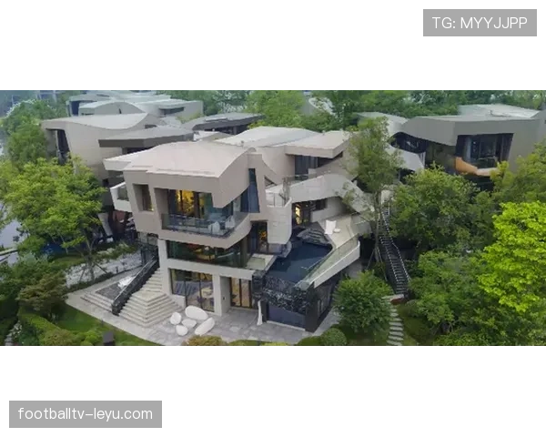 熊朝忠住豪宅却天天自己洗车,这生活反差我服了 熊朝忠住豪宅却天天自己洗车,这生活反差我服了