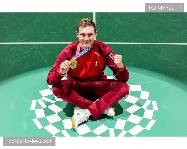 维克托·阿萨尔森家居照一出，我差点以为世界羽联改行做奢侈品了