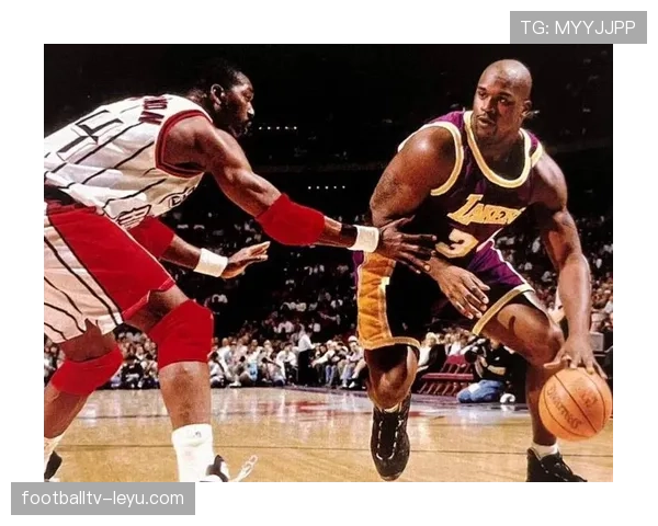 奥拉朱旺低位单打拉开与约基奇组织效率差异